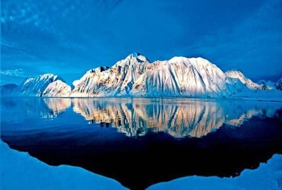 触摸来自新疆的蓝宝石和金丝玉