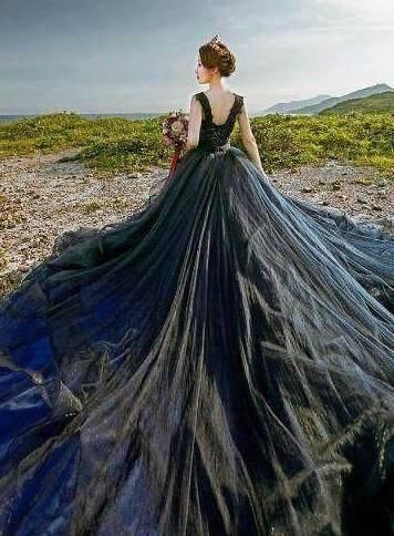 十二星座专属黑色婚纱,双子座黑色孔雀翎,水瓶