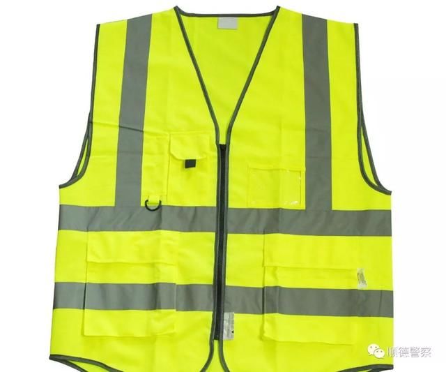 小车不配备灭火器、三脚架、反光背心将被扣分