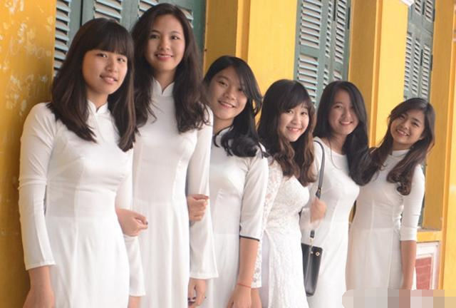 越南街头穿着暴露的美女，简直颠覆了中国游客对越南女孩的印象!