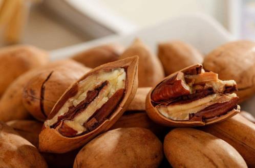 男子14岁辍学打工,后创办休闲食品电商,如今企