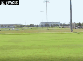 收藏!足球场上常见的裁判手势和信号大科普!