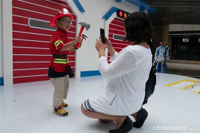 变形警车珀利中国首展空降瑞虹天地 布鲁姆斯小镇嘉年华上演亲子
