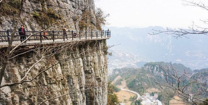 恩施有一个能上天入地的“王者峡谷”，堪比美国科罗拉多大峡谷