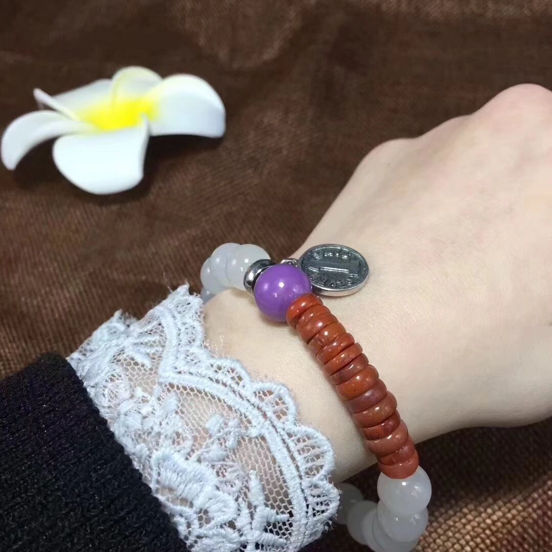 身上的痣千万别瞎点!女人这6个地方长痣,一生