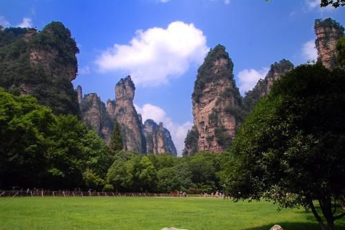 湖南张家界山上酒店,住一晚的价格是多少钱?说出来你都不敢相信