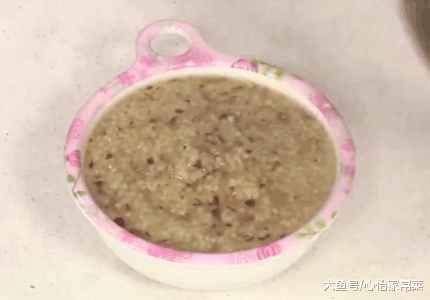 你知道经常喝小米粥的好处吗? 其实往小米粥里加入这个会更好吃哦