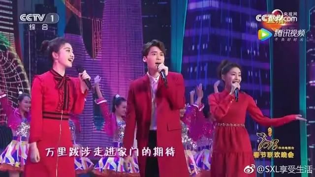 李易峰江疏影景甜同台表演,舞台效果赞赞赞,可最抢镜头的是伴舞