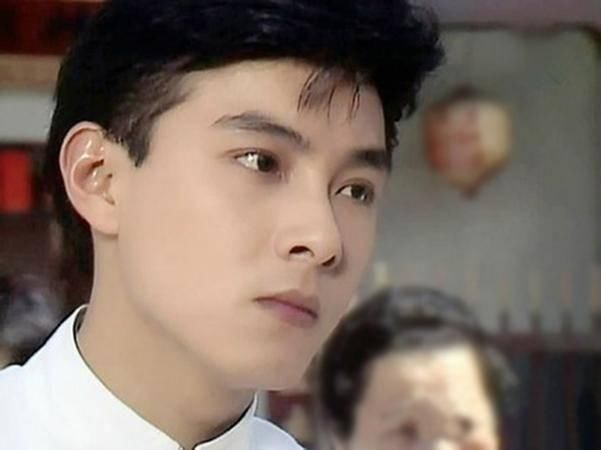 你以为很丑的男明星，年轻时的容颜可以撩到你腿软，他这么帅?_【今日爆点】