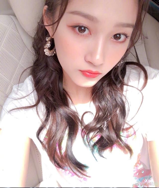 小姐姐们的近期自拍并不是照骗,可吴宣仪跟杨