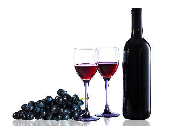 颈椎病人可以喝酒吗?白酒适量,忌啤酒!_【快资