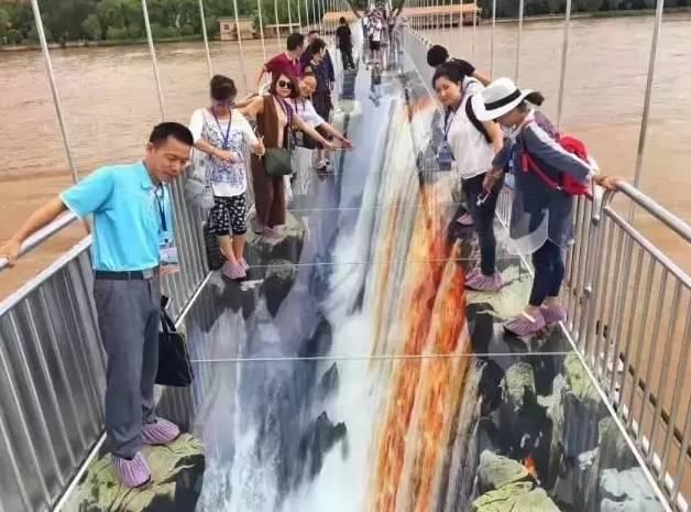 终于来了!浙江最长高空玻璃栈道开放!敢走我敬你是条汉子!