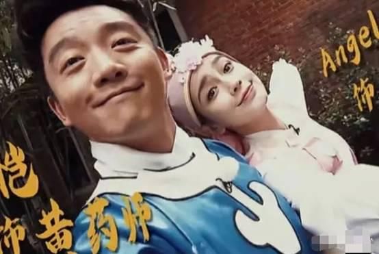 郑恺抱着baby演戏,谁注意他手搂哪?这是对老婆最大的尊重