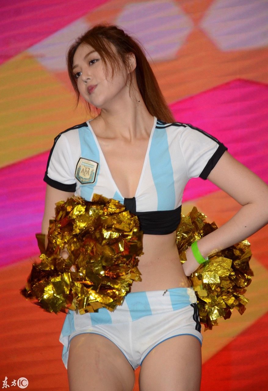 上海:足球宝贝舞动2018咪咕全民健身节