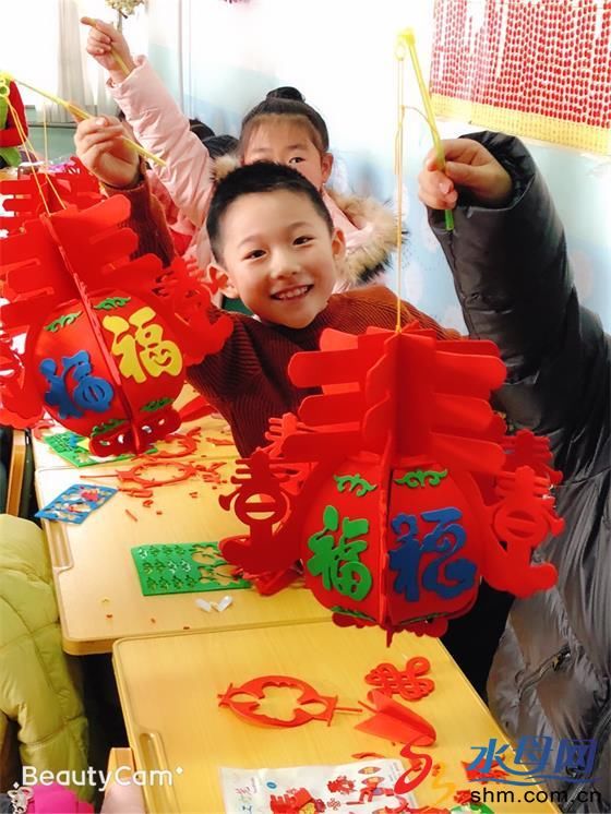 星海艺术学校让新年绽放缤纷色彩 科技实践暨