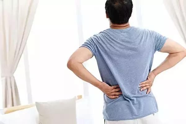 手麻、腿麻……背后竟隐藏7大疾病!多一个人知道,少一个悲剧!