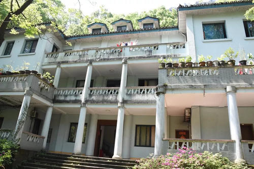 北碚柏林楼:碧意芳草,撩动远思