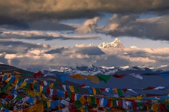 追着磕长头的脚步，走进眼睛的天堂