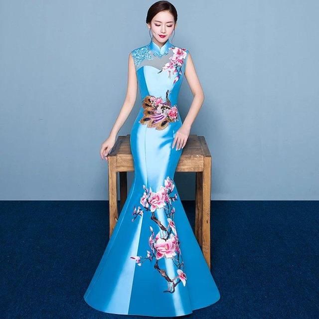 礼服丝袜补,美女女子属红装性感旗袍高跟v礼服魁首图片