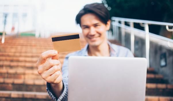 当别人问你一个月拿多少工资时,怎样回答才算