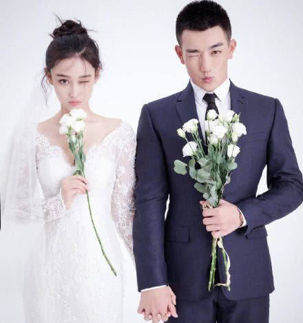 张馨予猝不及防晒结婚证钻戒,升级做军嫂,多谢