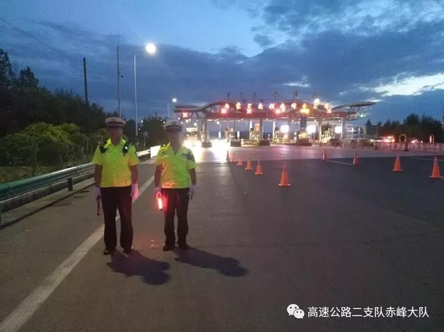 高速赤峰大队查获一酒驾被吊销驾照人员驾驶报