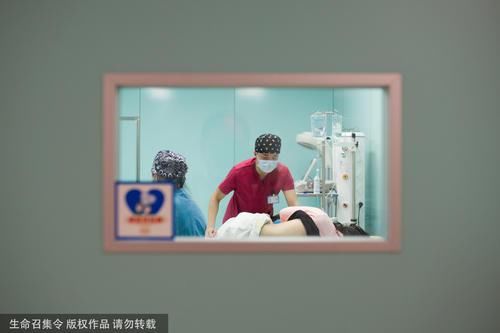 全省唯一男助产士参与接生200婴儿 常被产妇点