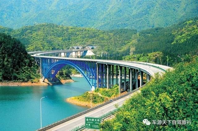 浙赣皖最美公路，一路尽是山青水碧、古村名镇，顺山蜿蜒美不胜收