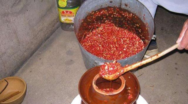 吃辣吃得很厉害