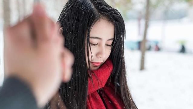 前妻和现任,一个要离婚,一个想结婚,我到底该何去何从?
