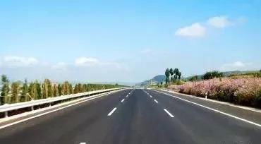 高速公路是怎样炼成的?条条大路通曲靖