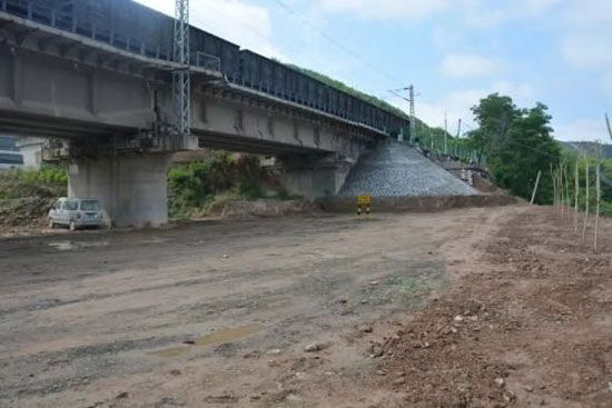 延安宝塔区柳林镇五项措施整治高速、铁路沿线