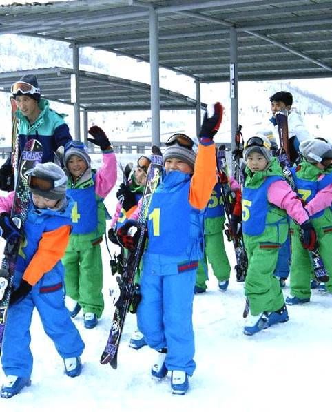 揭秘朝鲜滑雪场 服务员赞叹:金正恩太帅了!