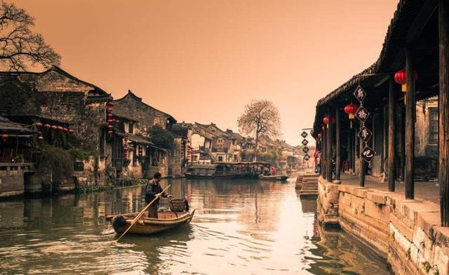 中国四大古镇历史悠久,游客众多,很适合养老
