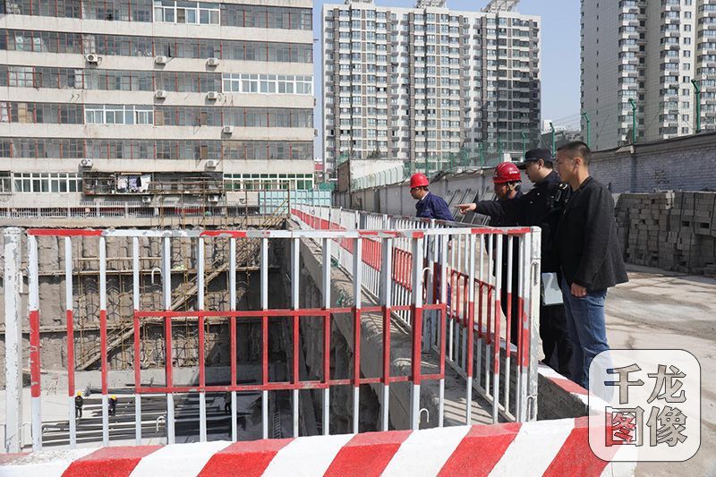 京丰台马家堡城管引导行业自律共同管控施工扬