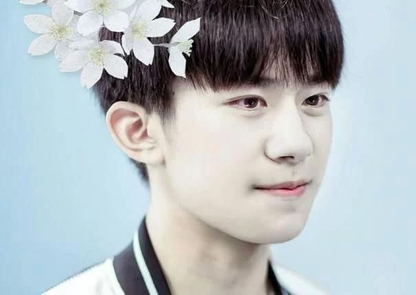 看完易烊千玺择偶可能性千纸鹤集体哭死