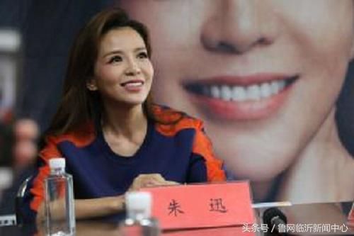 朱迅携新书亮相临沂 分享那些年拼过的青春