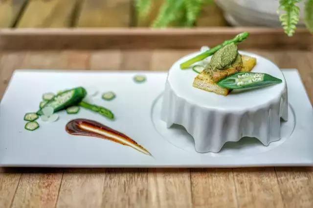 旧时禅房,如今小筑,出门十步便是西湖