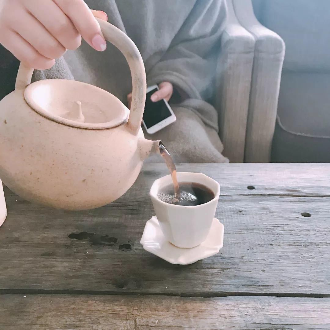 我在梨花盛开的听紫云，候你佳音！