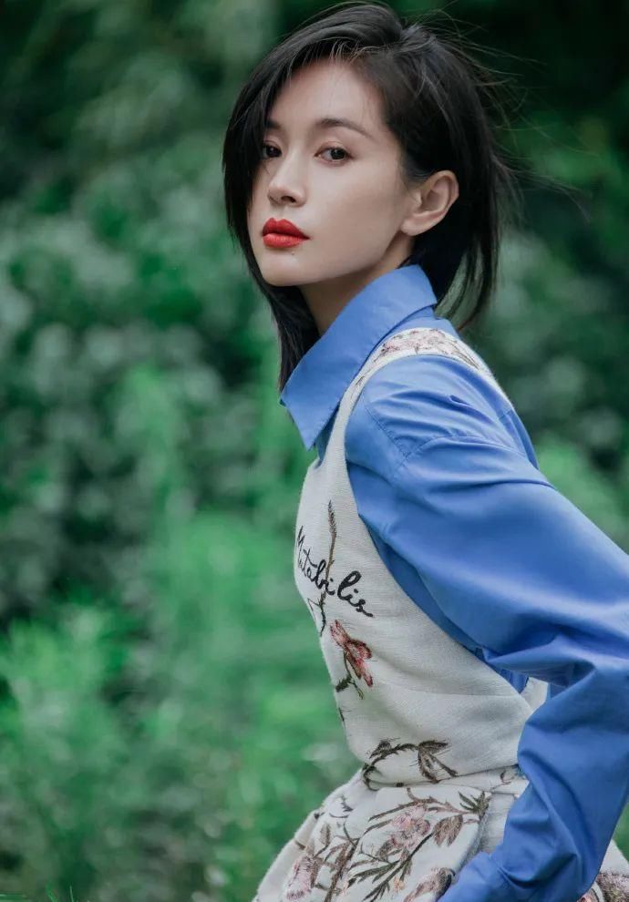 有一种变脸叫王子文留长发，本以为没了长发灵气，结果美翻了