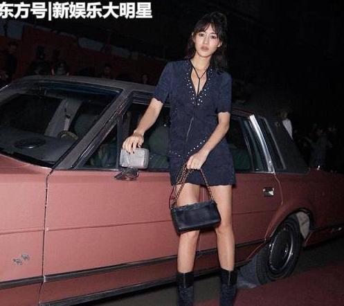 陈燃出席活动,穿着一袭短裙秀雪白大长腿,网友