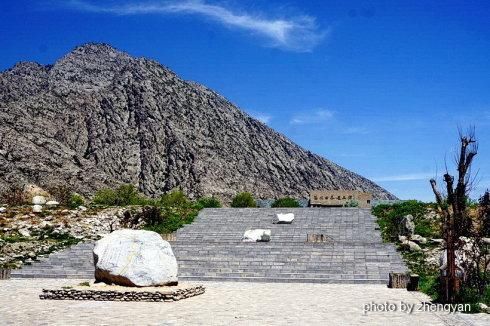 在“贺兰山岩画遗址公园”看远古文化