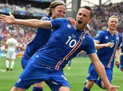 黄健翔:某大学组织比赛,几十个人的留学生横扫