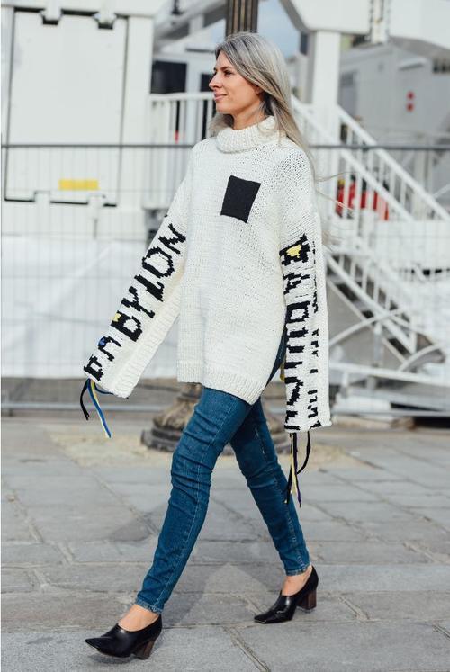 年后回来穿什么?19年开春花毛衣才最好看!