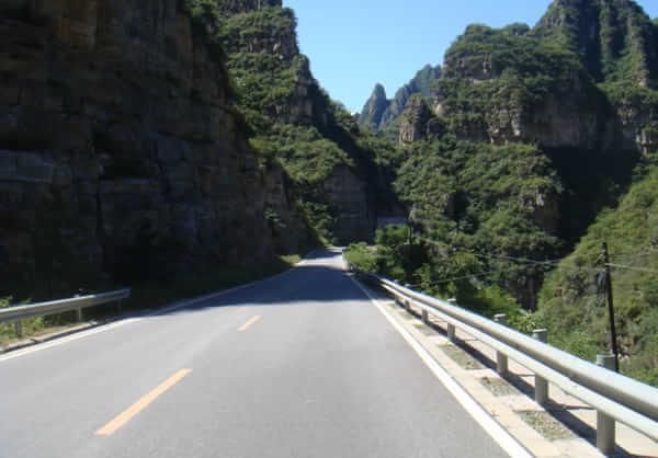 看了印度乡村路,再来看国内农村路,清楚知道差距有多大了