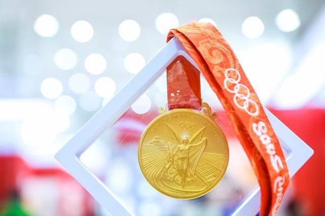 70年,新中国发行的五套人民币整装来沈