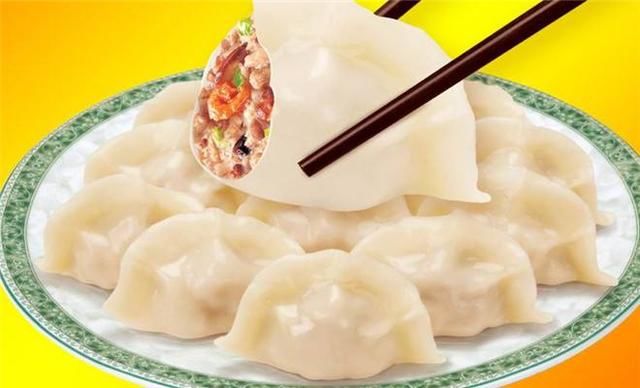 我住院前妻带着饺子来看我，她走时我一摸口袋气得把饺子倒垃圾桶