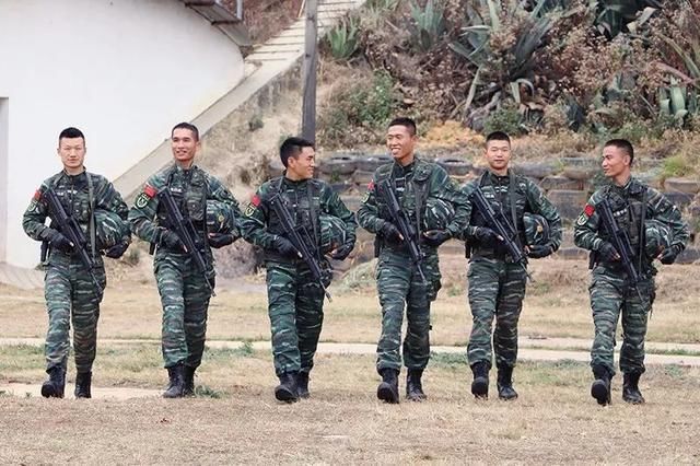 保山支队巧用强军典型在身边砥砺官兵战斗精神