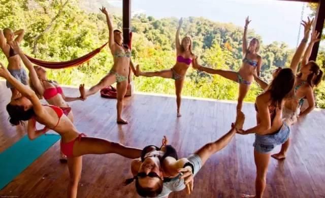 为什么瑜伽教练在人群中永远那么闪亮?