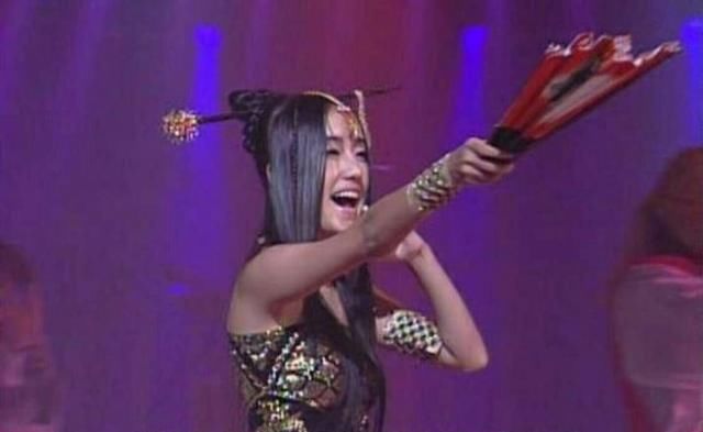 李贞贤，当年她靠一把扇子和一个小拇指，就能红遍整个亚洲的巨星